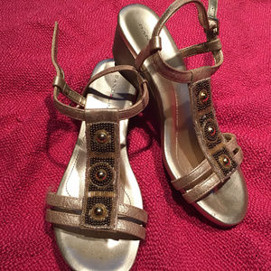Gold Bandolino Sandals, Super Comfy and Cool!